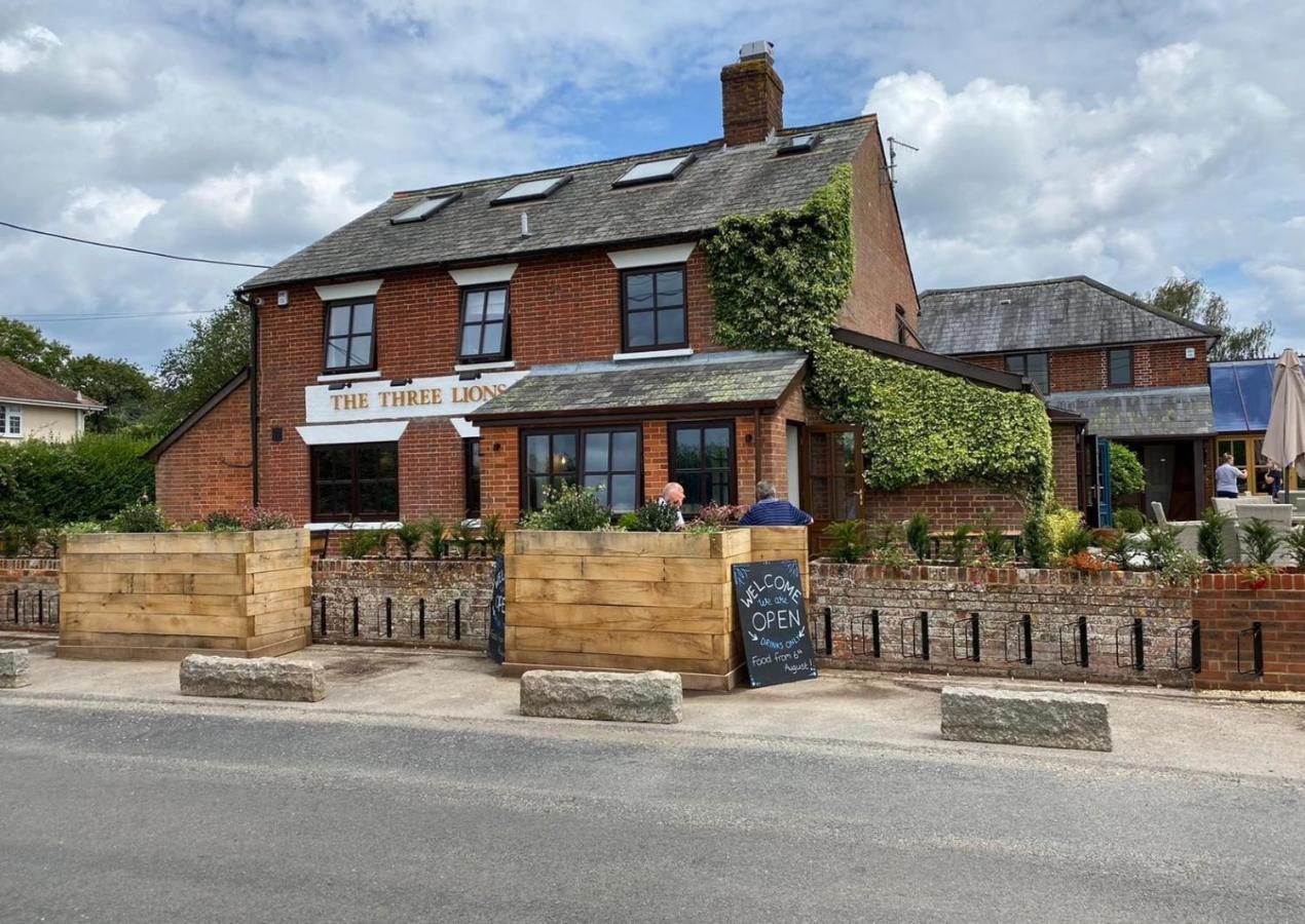 The Three Lions Hotel Fordingbridge Exterior photo