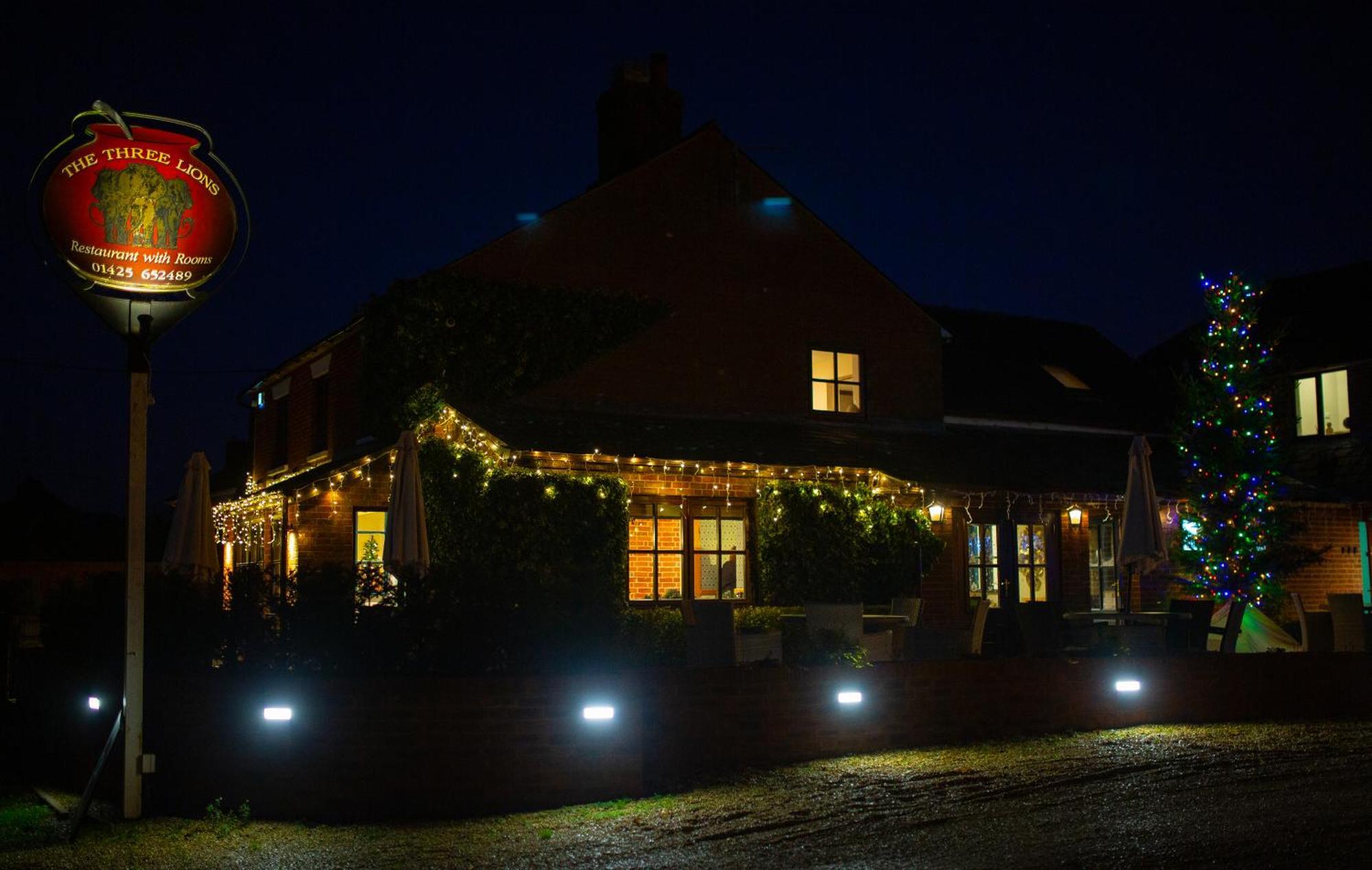 The Three Lions Hotel Fordingbridge Exterior photo